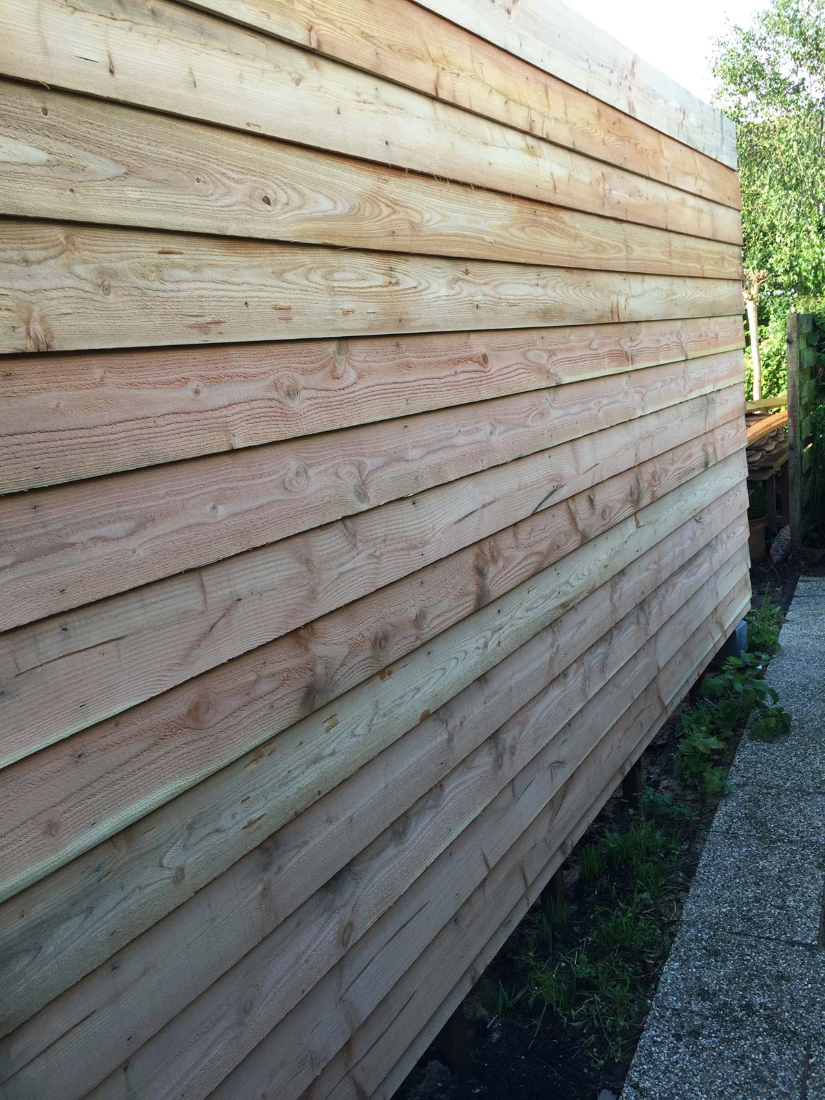 Schutting van horizontale planken