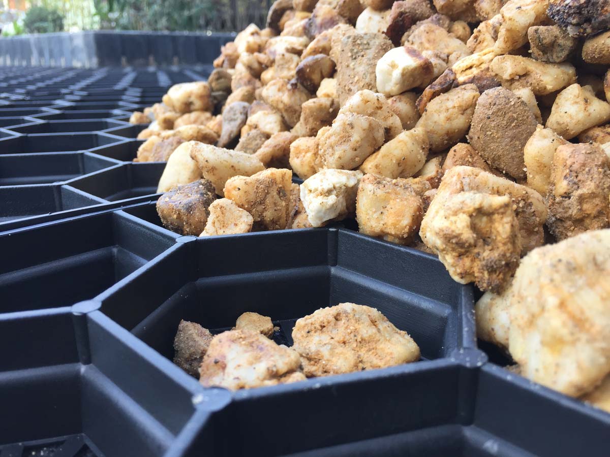 Kunststof grindplaten gevuld met siergrind